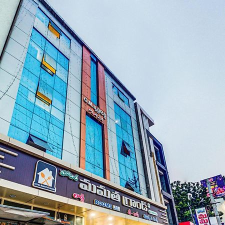 Spot On Swarna Mayuri Guntur Bagian luar foto