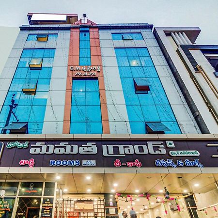Spot On Swarna Mayuri Guntur Bagian luar foto