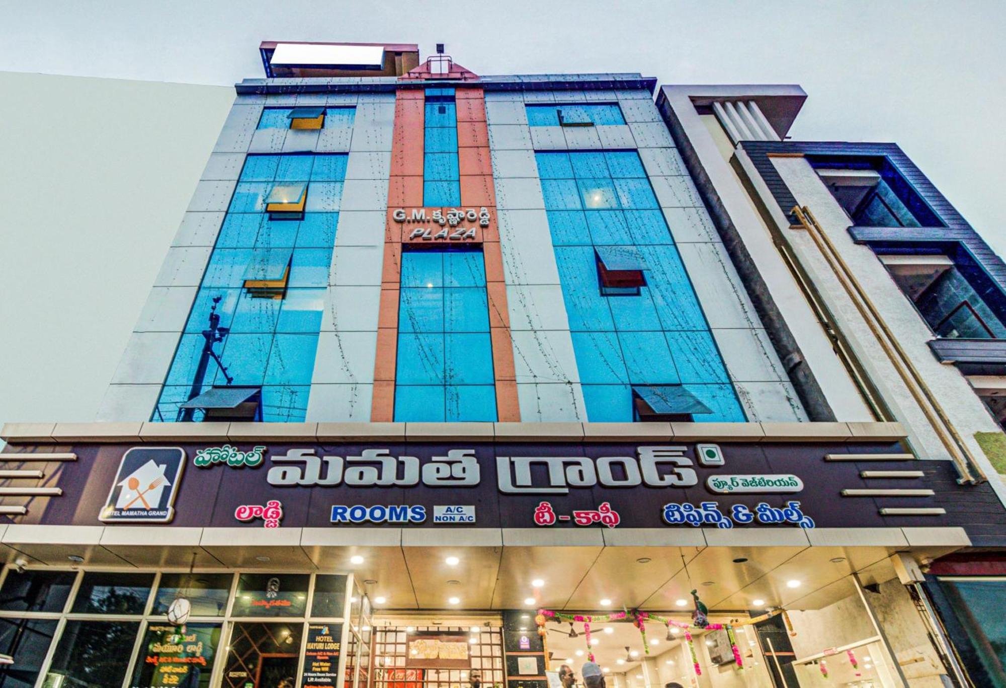 Spot On Swarna Mayuri Guntur Bagian luar foto